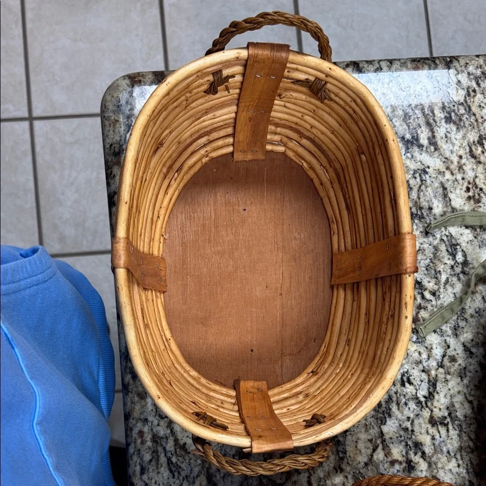 Baskets Oval Rustic Brown Wicker Baskets Set and 1 Green Leaf Liner